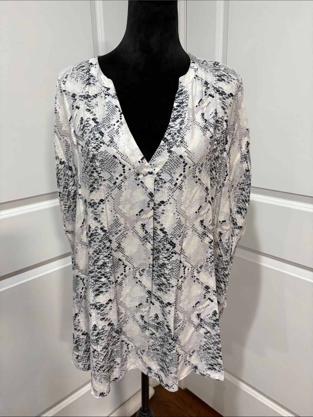 Seven7 White and Black Snake Print Tunic Top